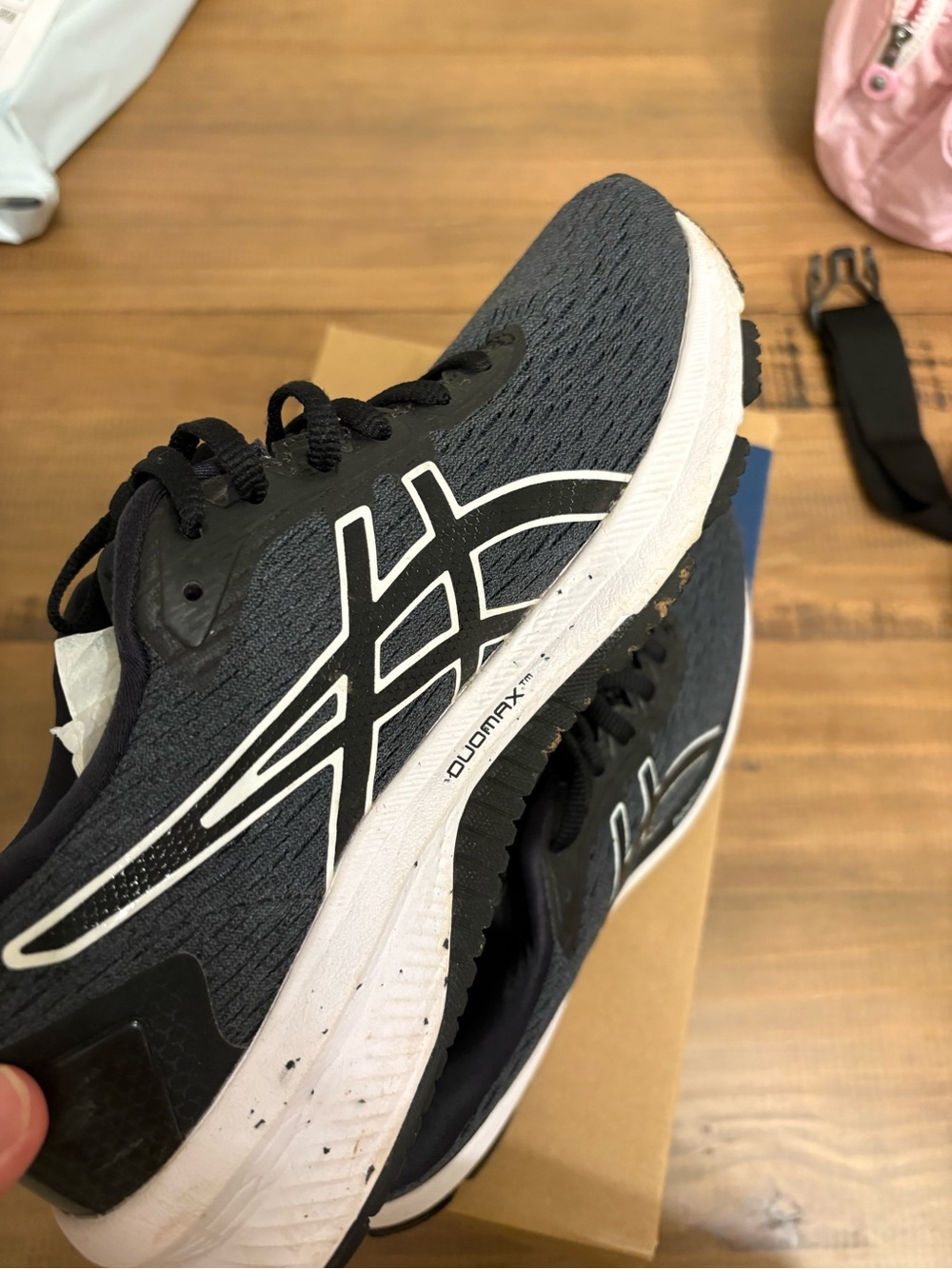ASICS gt-1000 Black & White Running Sneakers